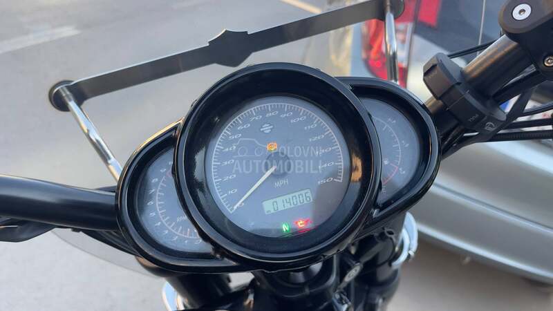 Harley Davidson v road night road