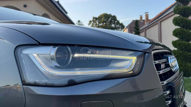 Audi A4 2.0TDI/SLINE/LED/NAV