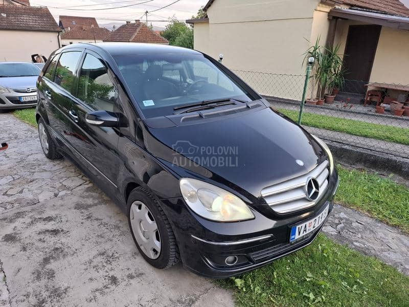 Mercedes Benz B 180 