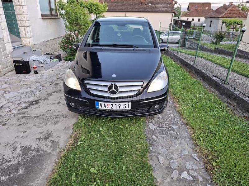 Mercedes Benz B 180 