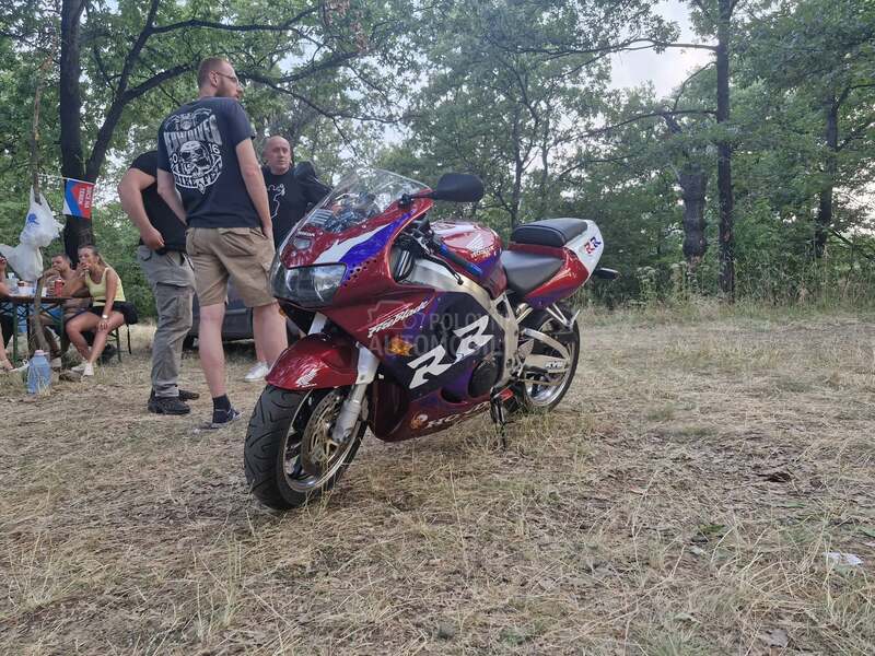Honda cbr 900rr