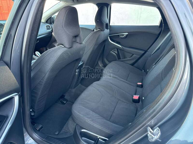 Volvo V40 1.6d cross country