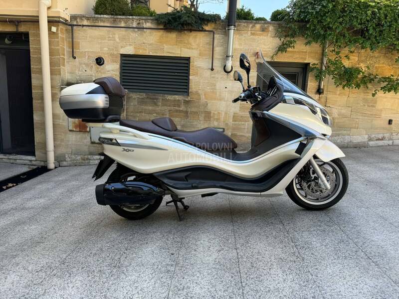 Piaggio X10