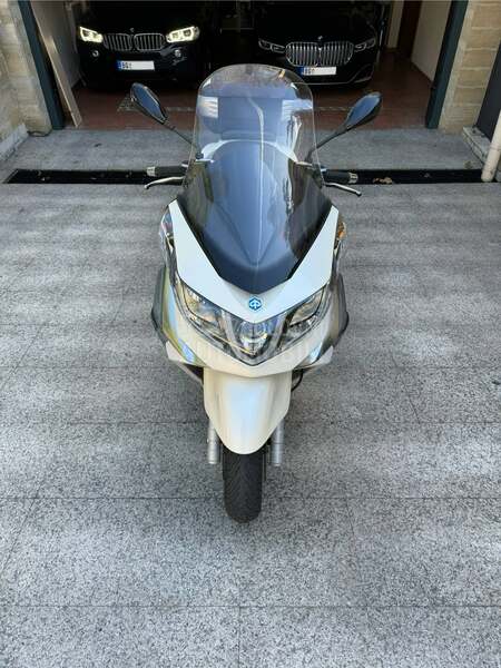 Piaggio X10