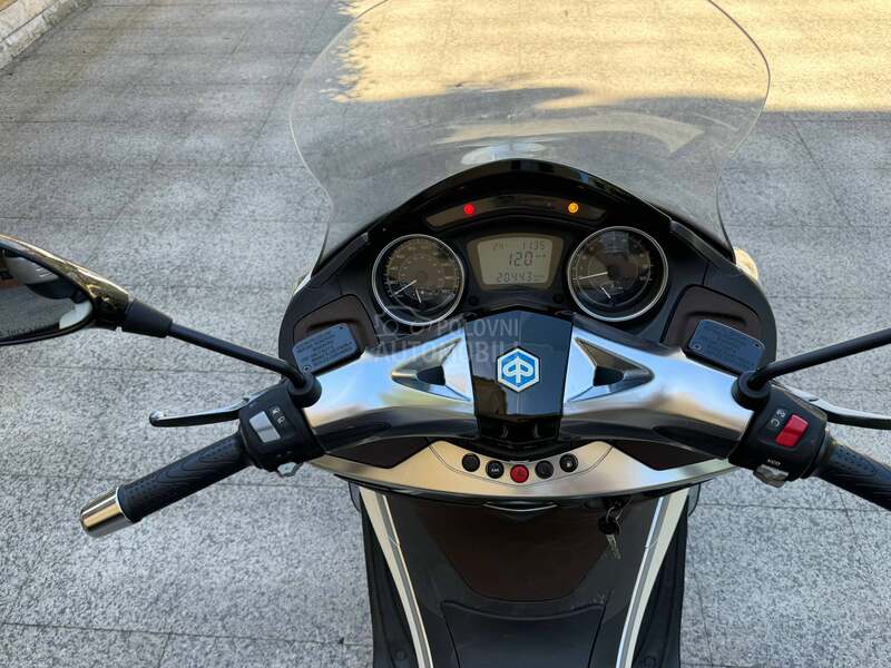 Piaggio X10