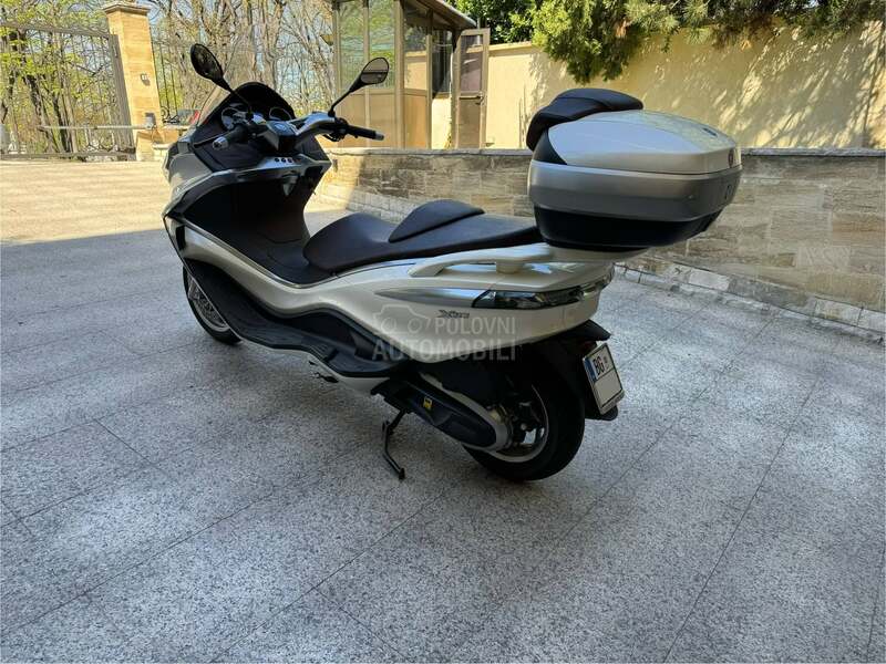 Piaggio X10