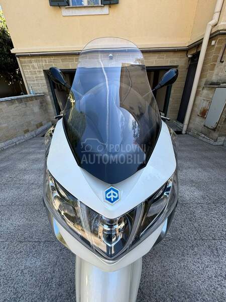 Piaggio X10
