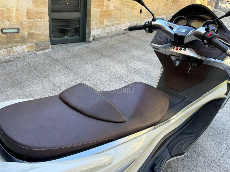 Piaggio X10