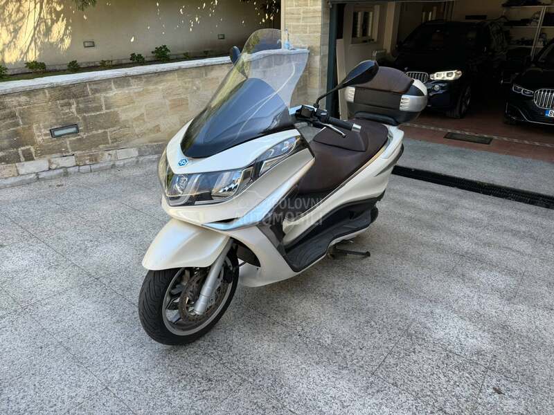Piaggio X10