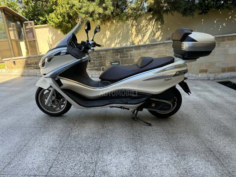 Piaggio X10