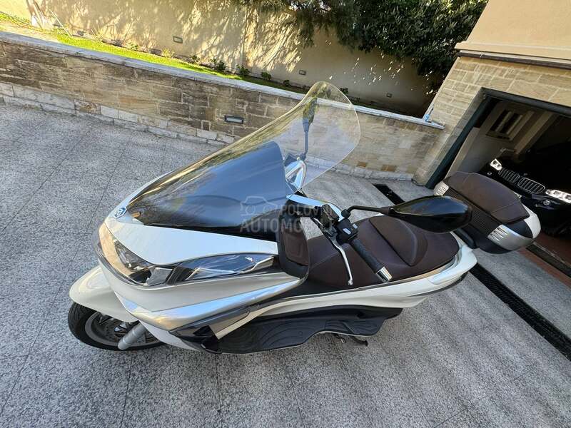 Piaggio X10