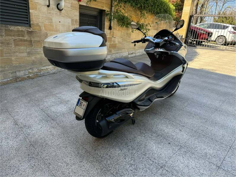 Piaggio X10