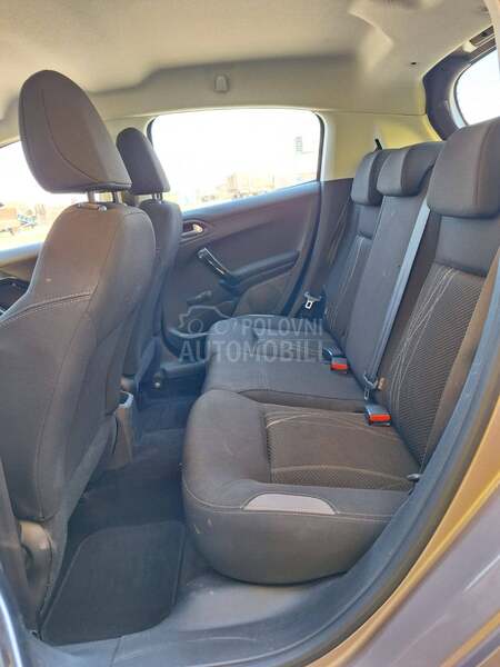 Peugeot 208 ZA TRG.OVCE/T.OP CEN