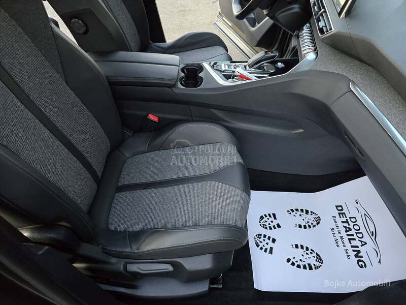 Peugeot 5008 1.5HDI ALLURE