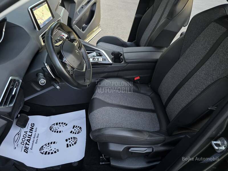 Peugeot 5008 1.5HDI ALLURE