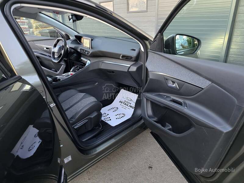 Peugeot 5008 1.5HDI ALLURE