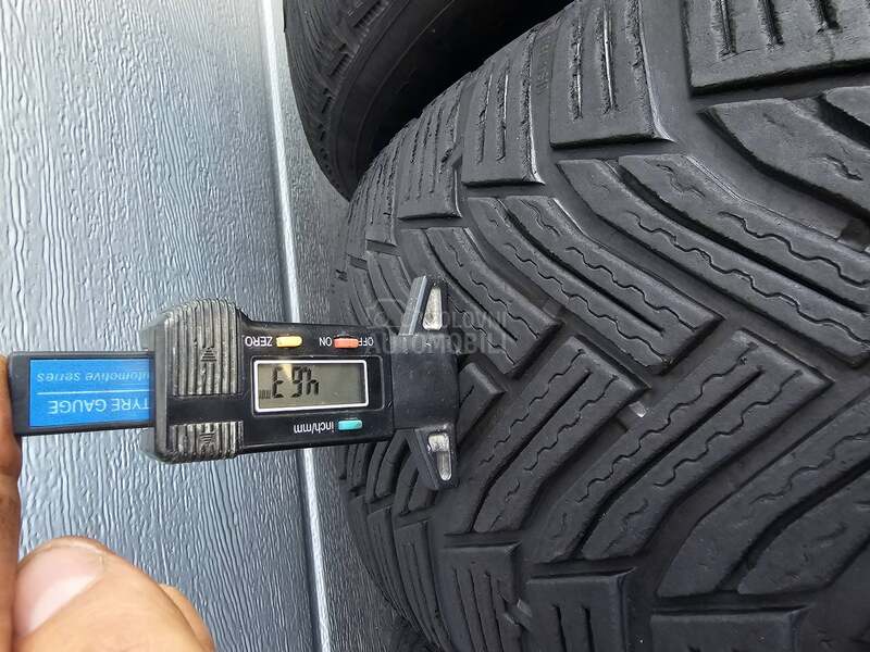 Michelin 215/55 R17 Zimska