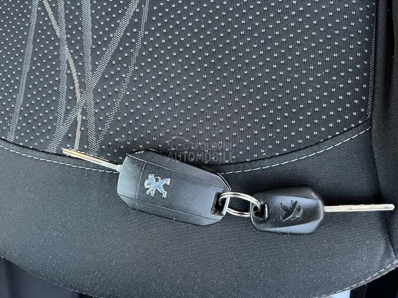 Peugeot 208 1.6HDI N A V I