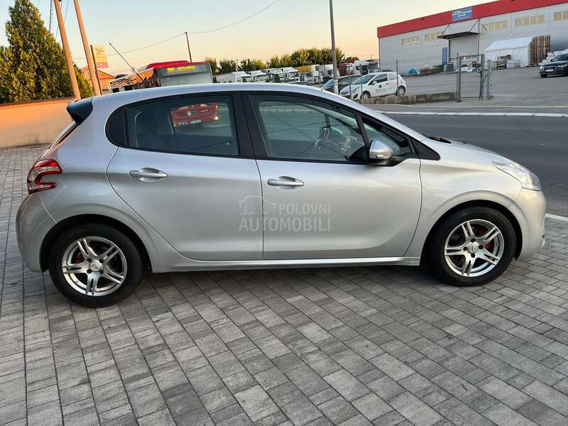 Peugeot 208 1.6HDI N A V I