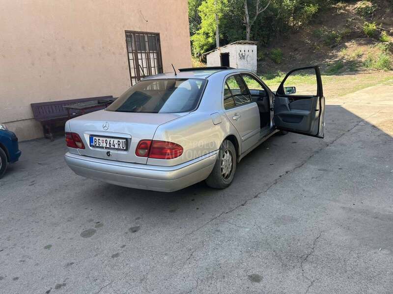 Mercedes Benz E 200 BEZ TURBA