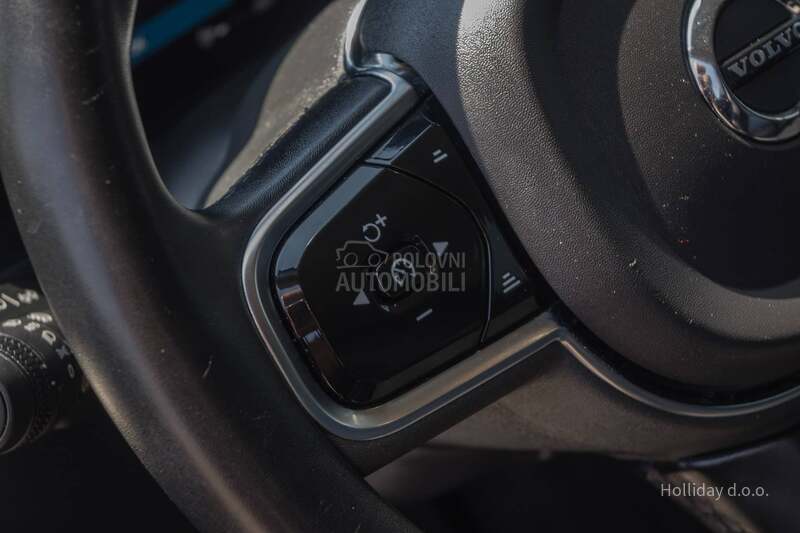 Volvo XC60 2.0B4 PLUS DARK MHEV