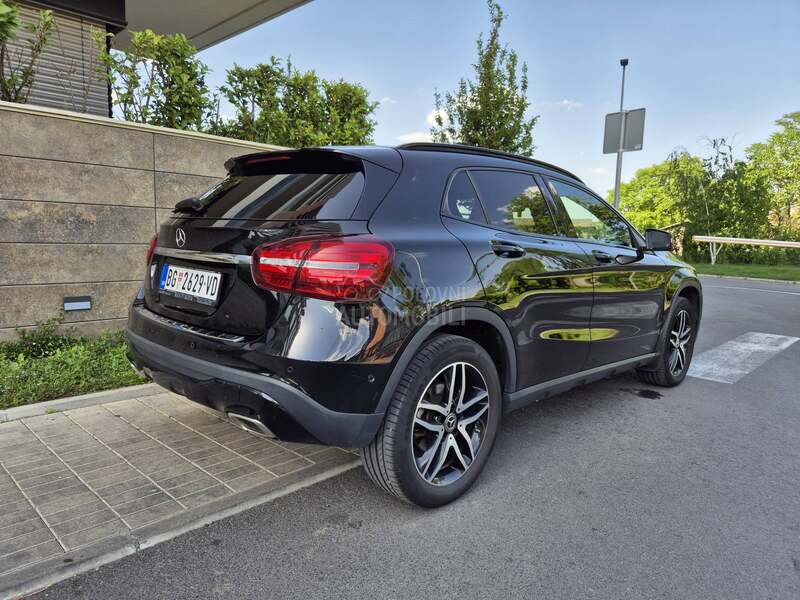 Mercedes Benz GLA 180 Auto.matik NOV
