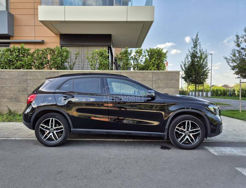 Mercedes Benz GLA 180 Auto.matik NOV