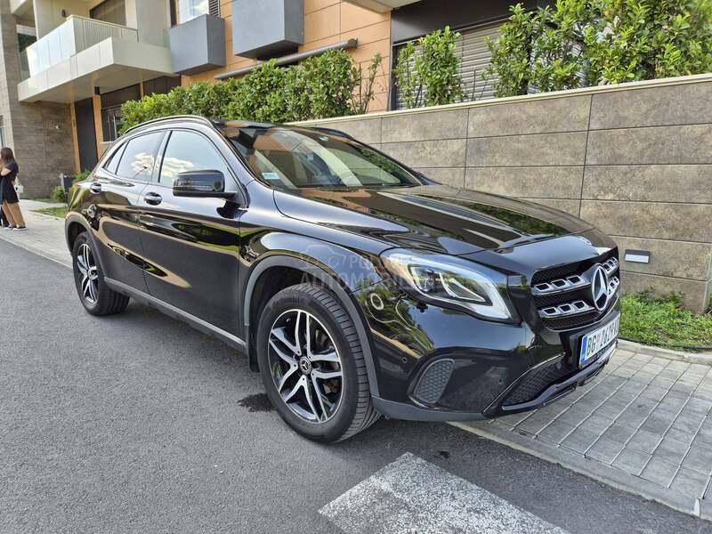 Mercedes Benz GLA 180 Auto.matik NOV