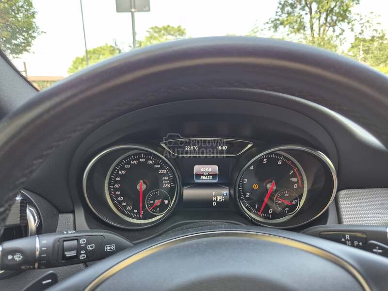 Mercedes Benz GLA 180 Auto.matik NOV