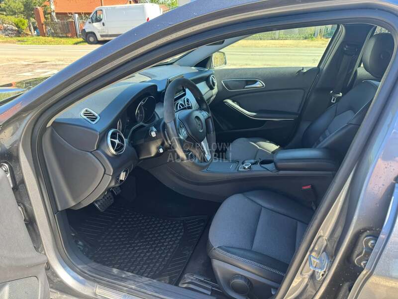 Mercedes Benz GLA 200 
