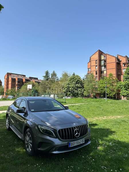 Mercedes Benz GLA 200 