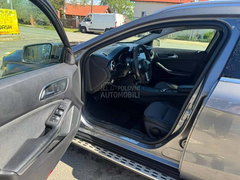 Mercedes Benz GLA 200 