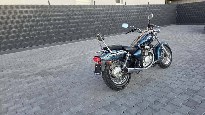 Suzuki GZ 125 Marauder