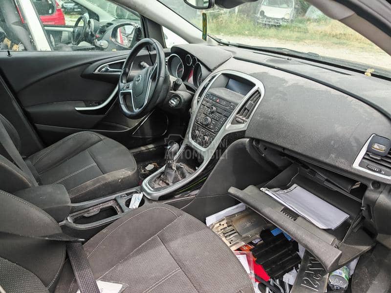 Opel Astra J 2.0 cd 2011. god. -  kompletan auto u delovima