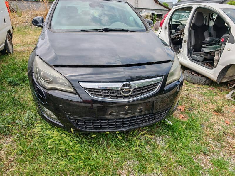 Opel Astra J 2.0 cd 2011. god. -  kompletan auto u delovima