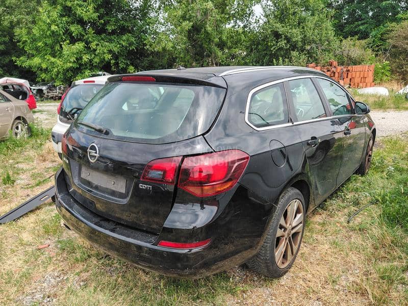 Opel Astra J 2.0 cd 2011. god. -  kompletan auto u delovima