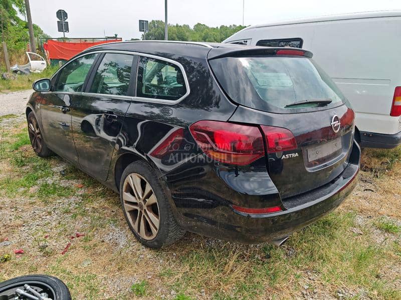 Opel Astra J 2.0 cd 2011. god. -  kompletan auto u delovima