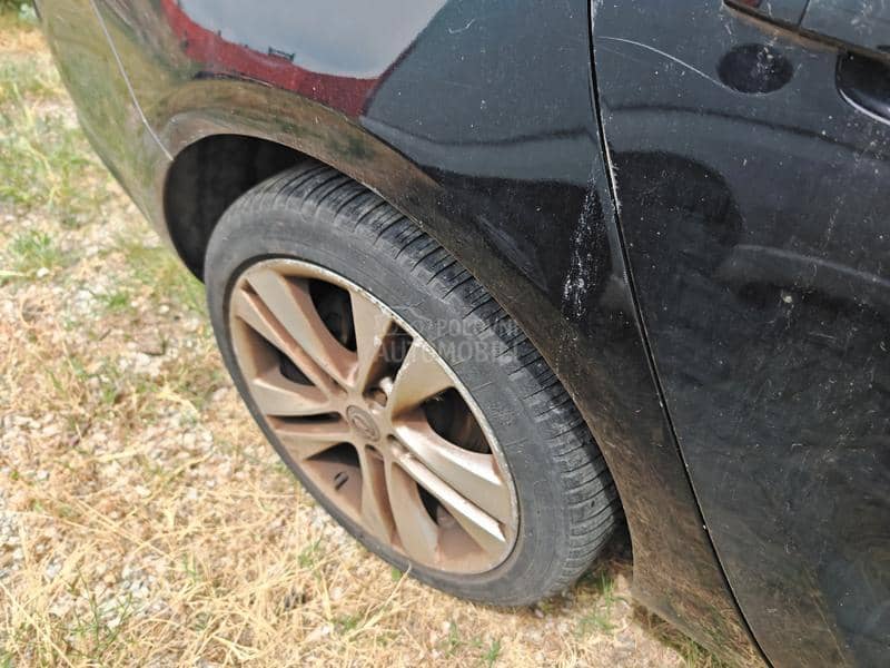 Opel Astra J 2.0 cd 2011. god. -  kompletan auto u delovima