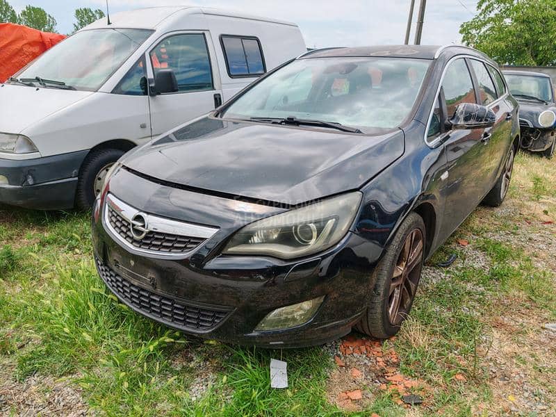 Opel Astra J 2.0 cd 2011. god. -  kompletan auto u delovima