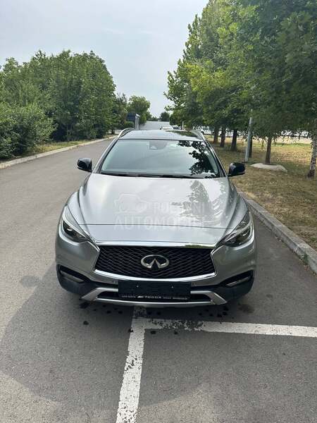 Infiniti QX30 