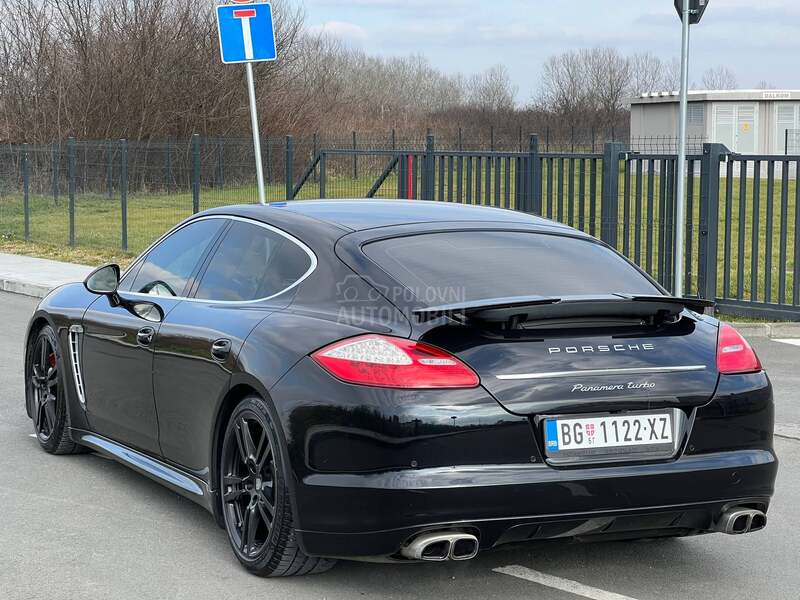 Porsche Panamera TURBO