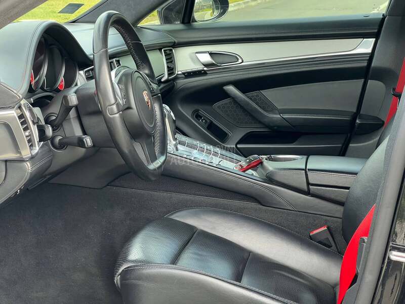 Porsche Panamera TURBO