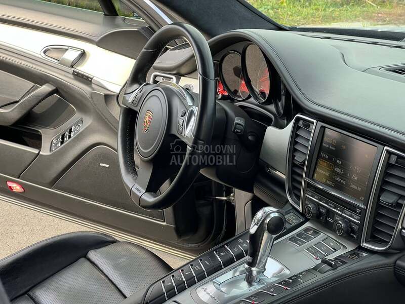 Porsche Panamera TURBO