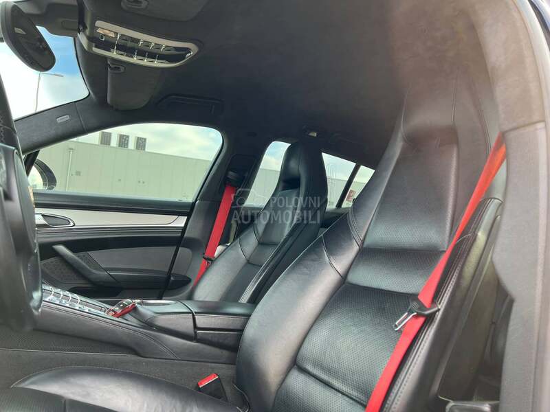 Porsche Panamera TURBO