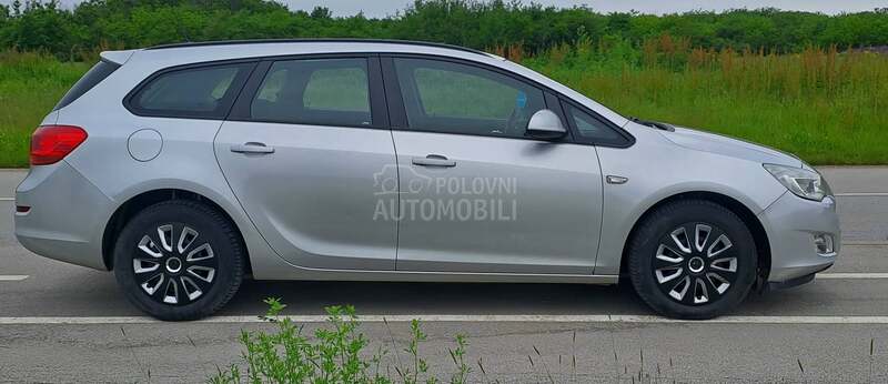Opel Astra J 