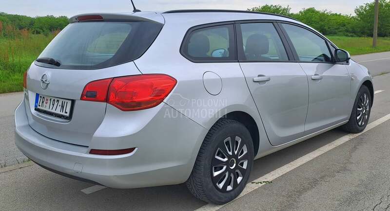 Opel Astra J 
