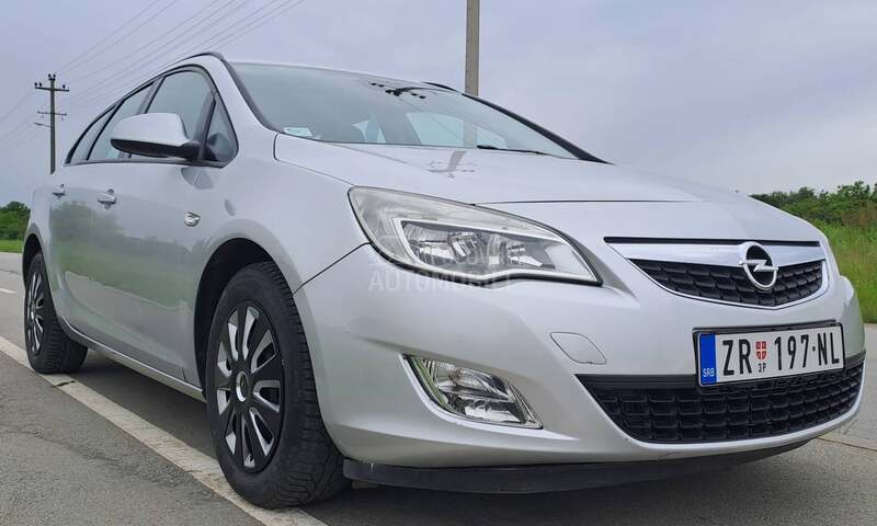 Opel Astra J 