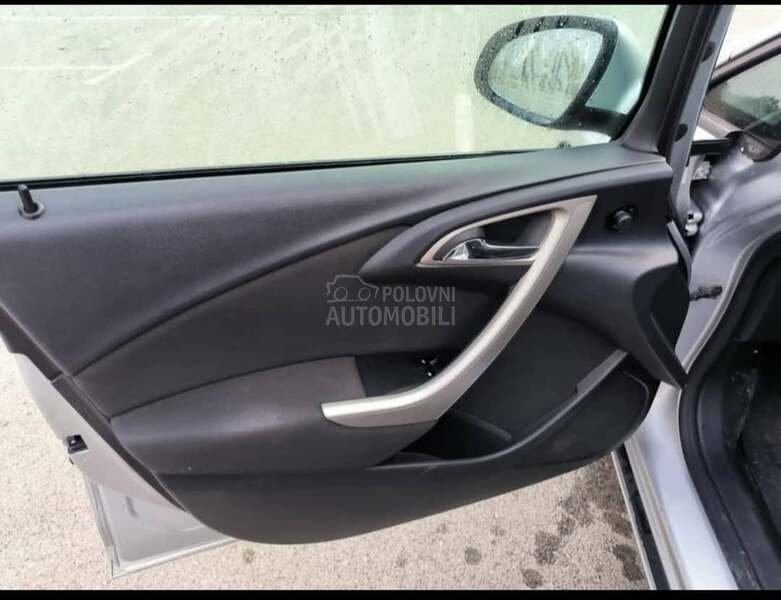 Opel Astra J 