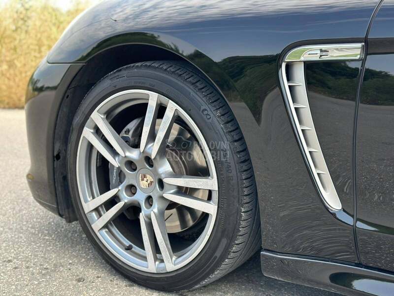 Porsche Panamera 