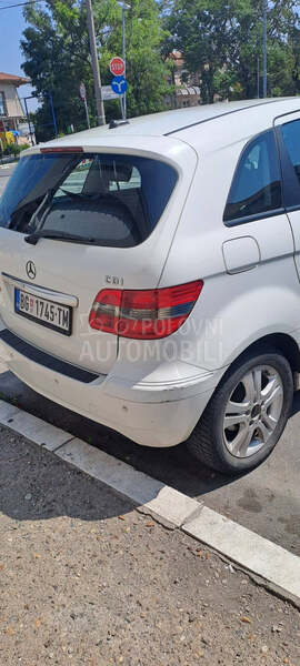 Mercedes Benz B 180 